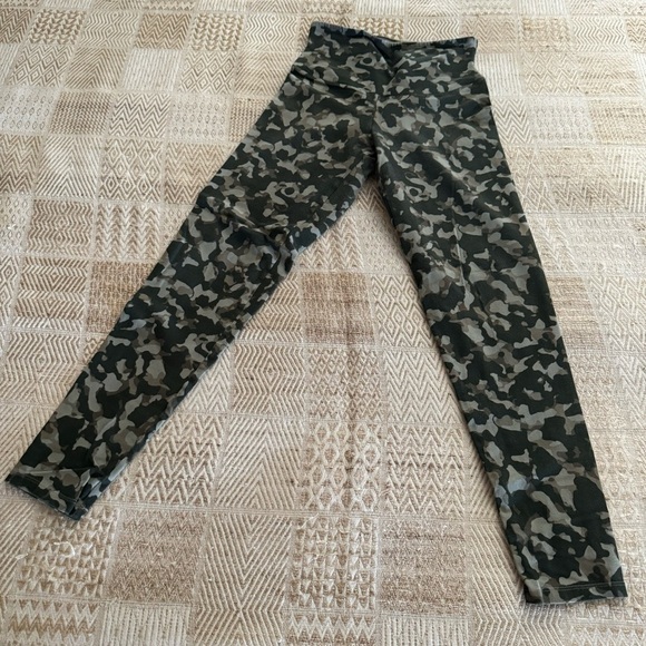 Yummie Tummie Camo Compression Leggings - Picture 1 of 3